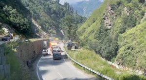 Traffic Partially Restored On Jammu-Srinagar National Highway