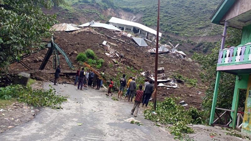 Massive landslide hits Latti; GHS building, 3 houses, bridge collapse