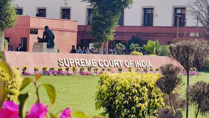 Supreme Court bans clicking photos, making reels in its high security zone