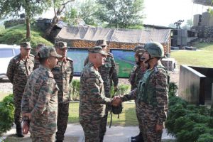 Northern Army commander visits forward areas in Akhnoor sector
