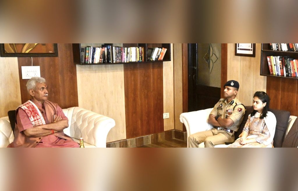 LG Manoj Sinha Visits SSP Udhampur’s Residence, Offers Condolences on Daughter’s Demise