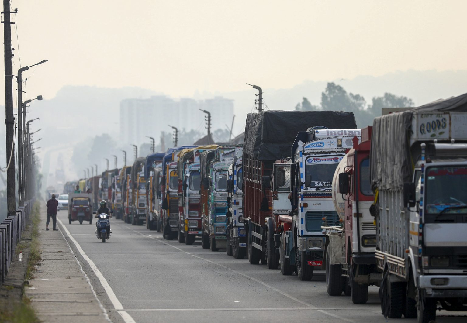 Fruit-Laden Trucks Stranded: NC MP Slams Closure Of Srinagar-Jammu National Highway