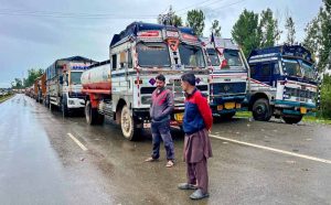 Mughal Road opened, 400 vehicles with essentials cleared for Kashmir