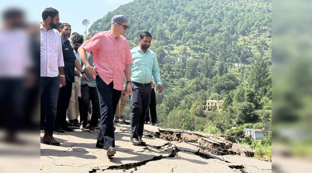 Omar announces 5 marlas land for people whose land sinking following heavy rains