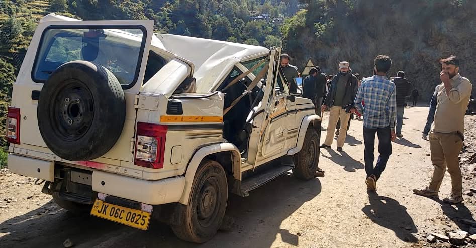 Woman Dies, Six Others Injured As Stones Hit Vehicle During Landslide In Doda