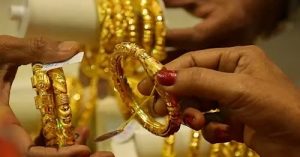 Gold surges Rs 1,185 to record Rs 1.28 lakh/10g, breaches USD 4,250 an ounce in global markets