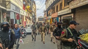 Srinagar Police conduct surprise checks In Lal Chowk amid security alerts
