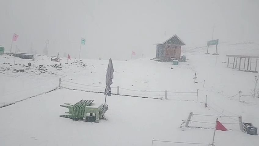 Kashmir’s Upper Reaches Receive Season’s First Snowfall
