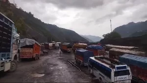 Jammu-Srinagar NH Closed Due To Landslides, Mughal, SSG Roads Shut Due To Snow