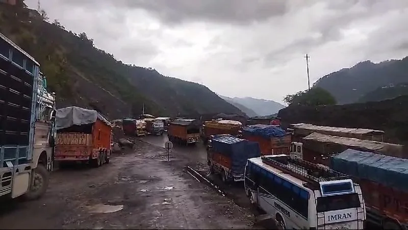 Jammu-Srinagar NH Closed Due To Landslides, Mughal, SSG Roads Shut Due To Snow