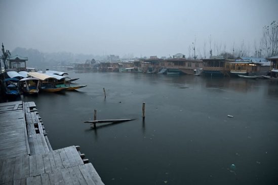 Cold Wave Sweeps Kashmir; Srinagar Records Coldest Night At Minus 1.6