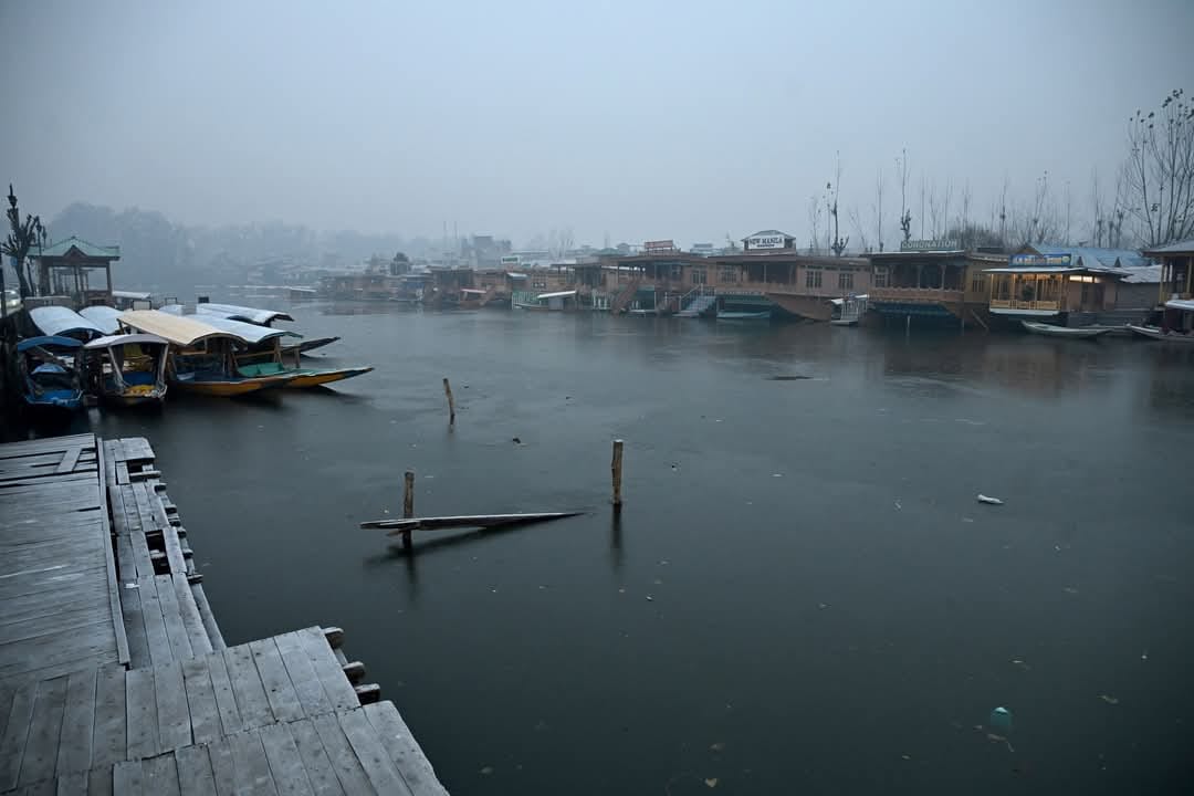 Cold Wave Sweeps Kashmir; Srinagar Records Coldest Night At Minus 1.6