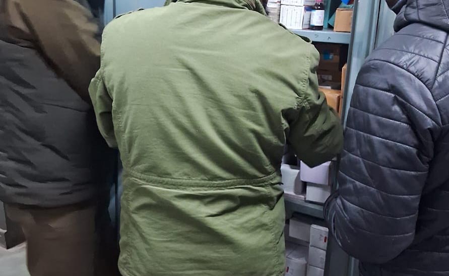 Major Crackdown Against OGW Network In Kashmir As Police Raid Several Places, Over 150 Detained