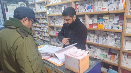 Srinagar Police Intensifies Vigilance, Conducts Surprise Inspections Across City’s Medical Shops