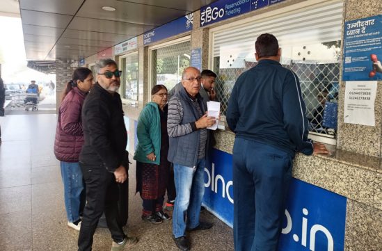 18 flights cancelled at Srinagar, 4 at Jammu Airport; 11 delayed