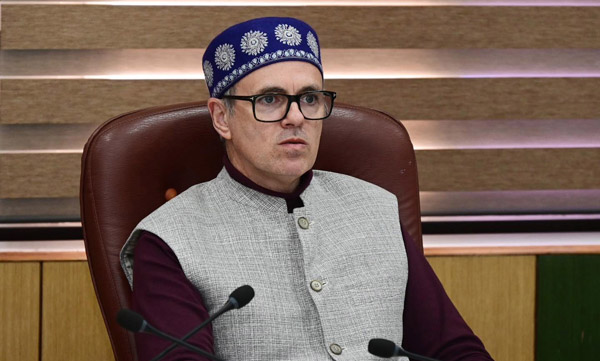 Omar inaugurates 56 new flats for Darbar Move employees in Jammu