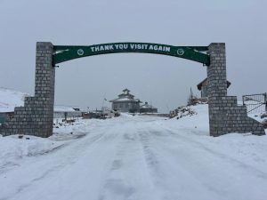 Traffic Moves Smoothly On Jammu-Srinagar National Highway, Mughal Road Open With Slow Movement Due To Frost
