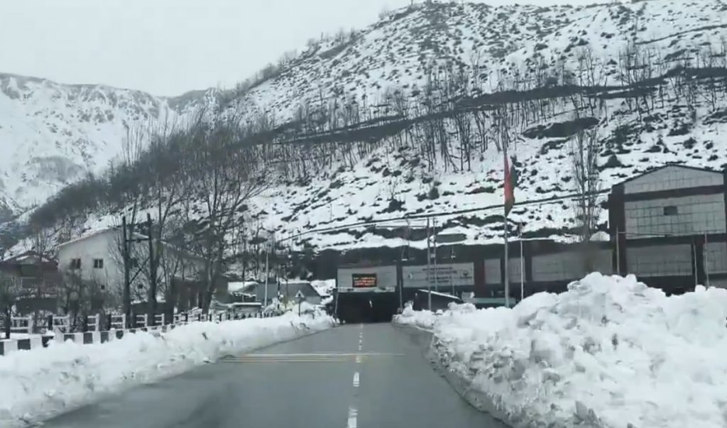 Jammu-Srinagar NH-44 Closed Due To Fresh Snowfall Near Navyug Tunnel
