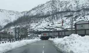 Jammu-Srinagar NH-44 Closed Due To Fresh Snowfall Near Navyug Tunnel