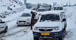 Snowfall Shuts Gurez Road; 38 Vehicles Rescued