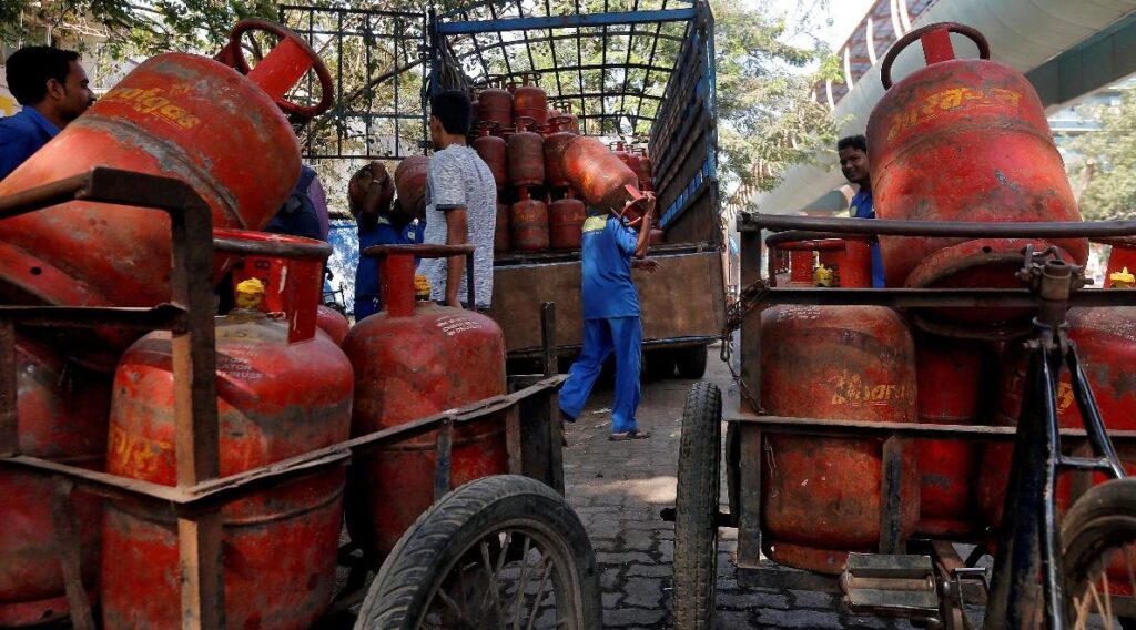 53.5 lakh LPG cylinders delivered in a day, govt assures no fuel shortage