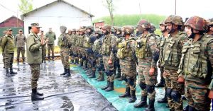 GOC Northern Command Reviews Operational Readiness in North Kashmir, Praises Troops