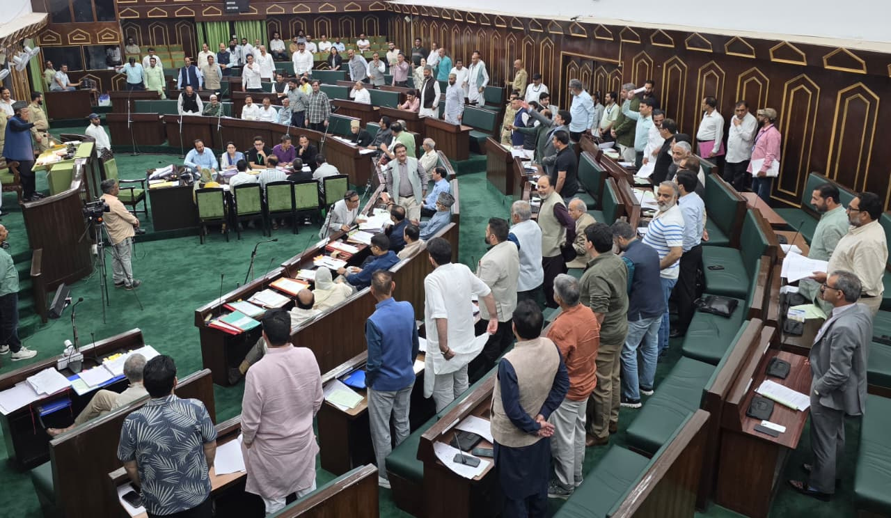 Legislators Protest Bureaucrats Absence In Assembly