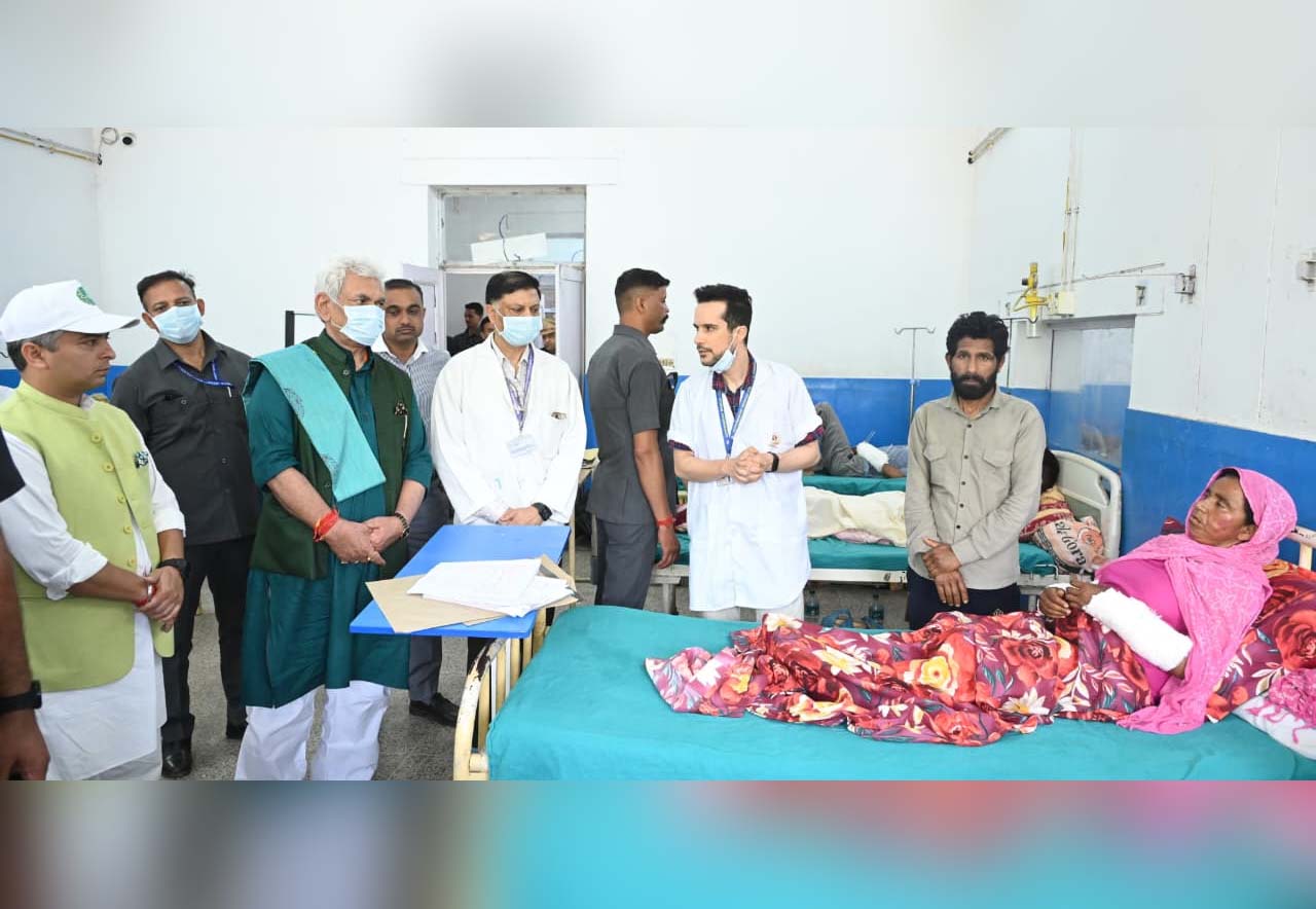 Udhampur Road Accident: LG Manoj Sinha Meets Injured At GMC Udhampur