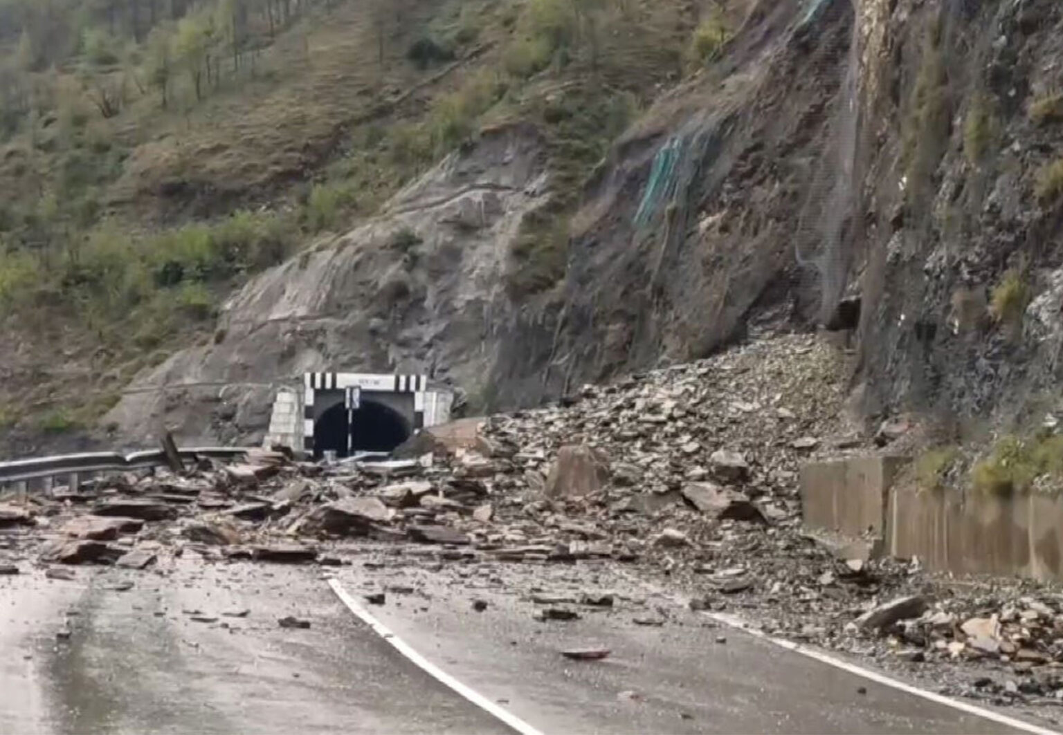Traffic Suspended On Jammu-Srinagar Highway Due To Landslides In Ramban