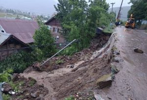 Heavy Rains Wreak Havoc In Bandipora Village, Water And Mud Flood Homes Near Darul Uloom Rahimiya