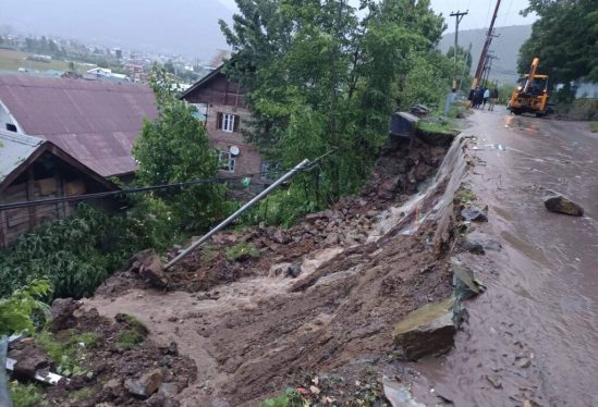 Heavy Rains Wreak Havoc In Bandipora Village, Water And Mud Flood Homes Near Darul Uloom Rahimiya