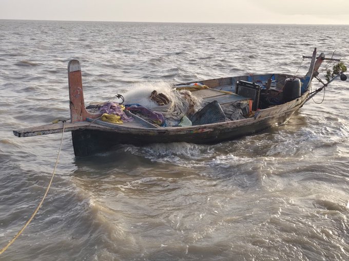 Suspected Pak boat found abandoned near Kutch coast in Gujarat