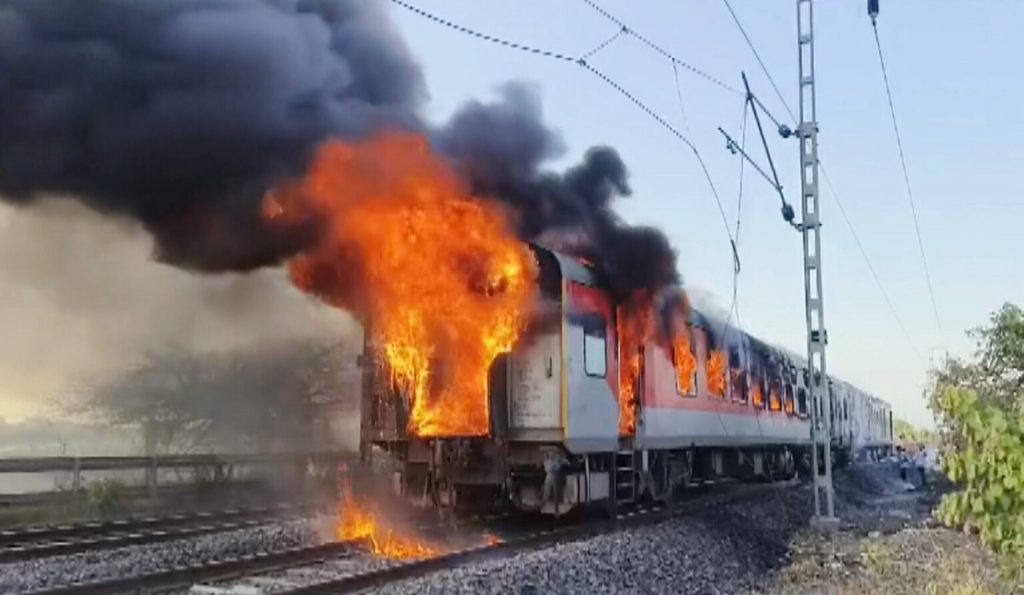 Fire Breaks Out In Coach Of Delhi-Bound Rajdhani Express In MP’s Ratlam; No Casualties