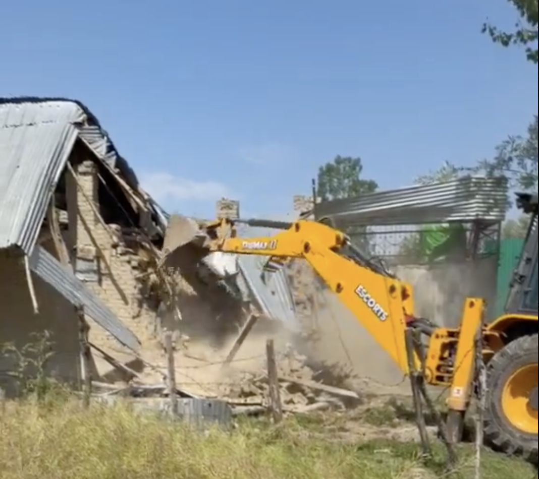 House Of Notorious Husband-Wife Drug Peddler Duo Demolished In J&K’s Kulgam: Police