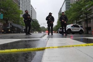 Suspect Dead After Approaching White House Checkpoint With Weapon, Says US Secret Service