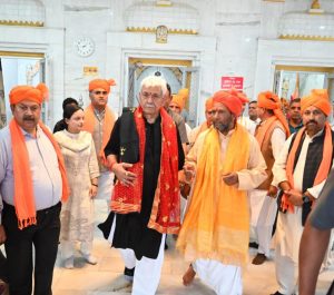 Lieutenant Governor Manoj Sinha Pays Obeisance at Ancient Shri Gauri Shankar Mandir in Kishtwar
