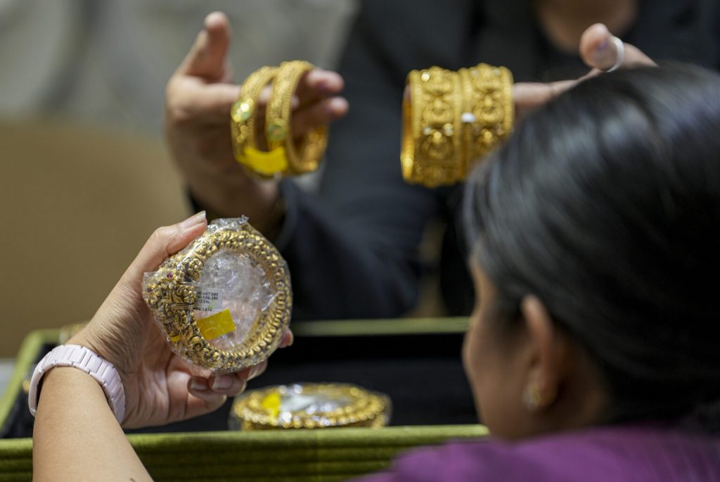 Gold Rebounds Rs 1,050 On Firm Global Cues; Silver Rises Rs 1,300