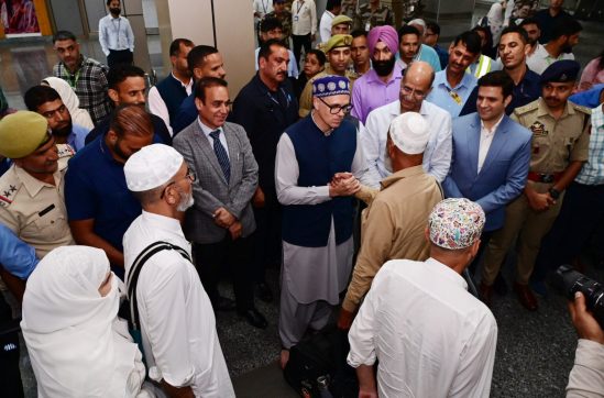 First Batch Of J&K Haj Pilgrims Returns To Srinagar; Received By CM Abdullah At Airport