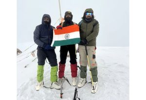 Three Jammu mountaineers scale Mount Yunam