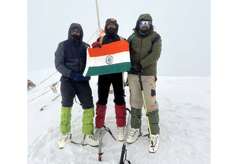 Three Jammu mountaineers scale Mount Yunam
