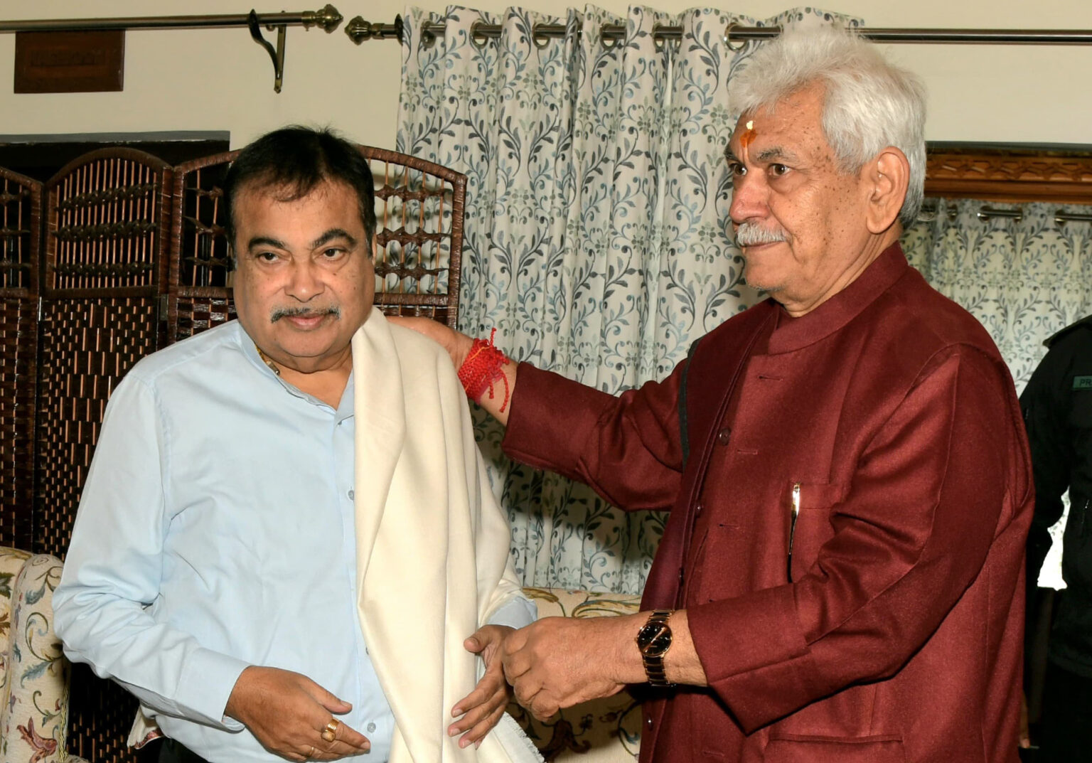 Union Minister Nitin Gadkari Arrives In Srinagar; LG Manoj Sinha Extends Warm Welcome