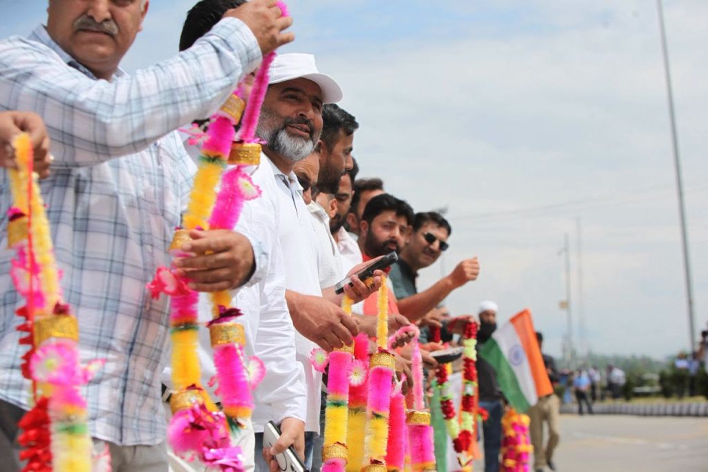 First Batch Of Amarnath Pilgrims Welcomed With Flower Petals In Kashmir