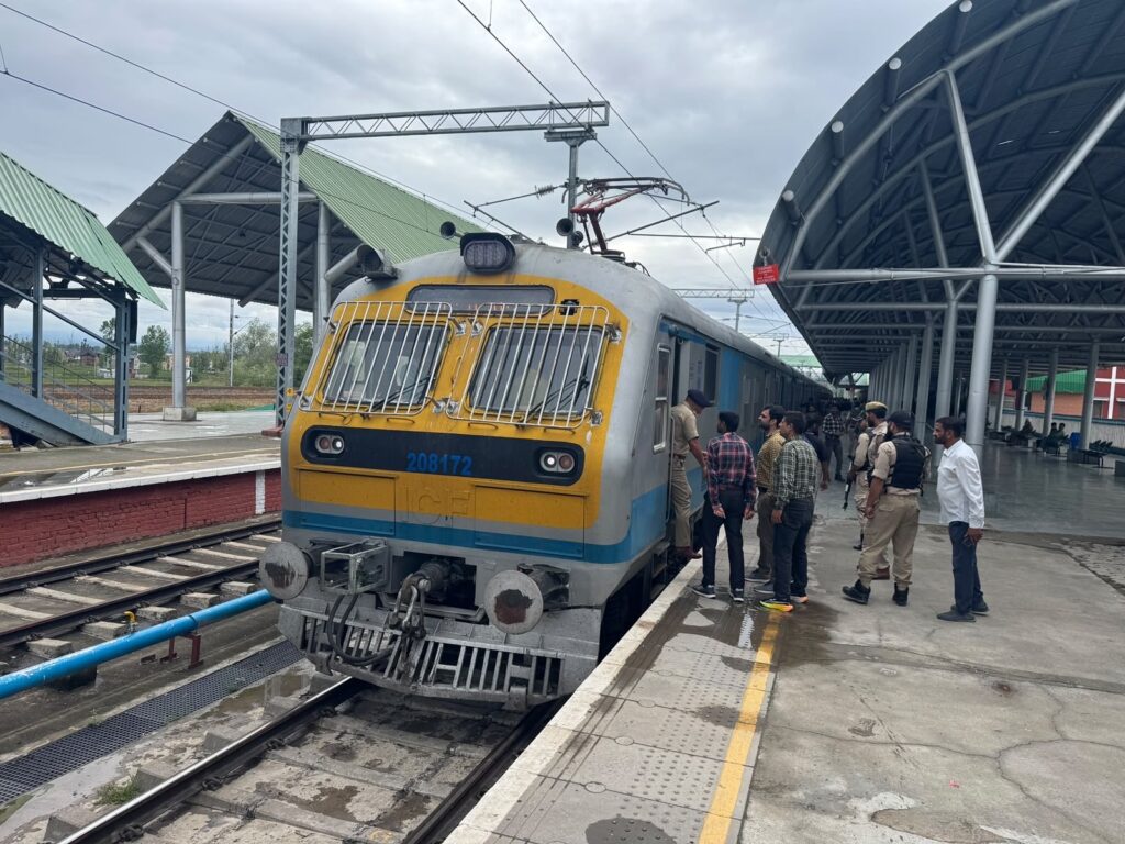 Northern Railway Operates Special Train Between Srinagar and Katra for Stranded Passengers
