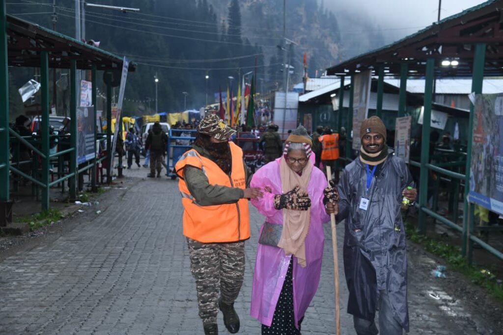 1,795 Amarnath Pilgrims Leave Jammu in 23rd Batch; Return Convoy Heads Back from Baltal