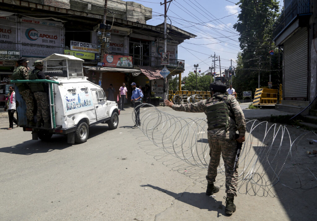 Search for two LeT terrorists enters third day in Shopian