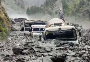 Cloudbursts trigger flash floods, block Doda-Kishtwar highway