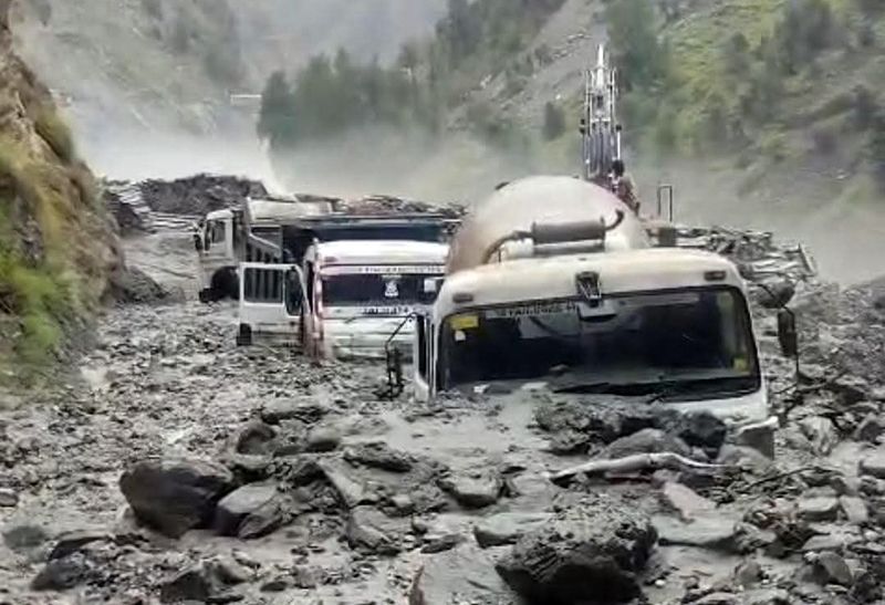 Cloudbursts trigger flash floods, block Doda-Kishtwar highway