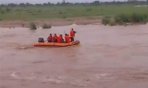 Police, SDRF Rescue Two Persons Trapped In River Tawi At Jammu’s Phallian Mandal