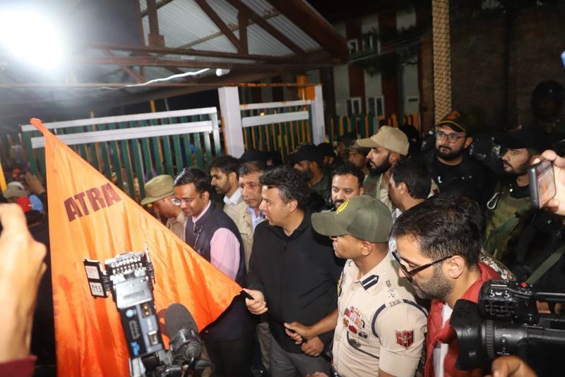 Amarnath Yatra 2026: First Batch Of Pilgrims Departs From Baltal And Pahalgam Base Camps Amid Tight Security