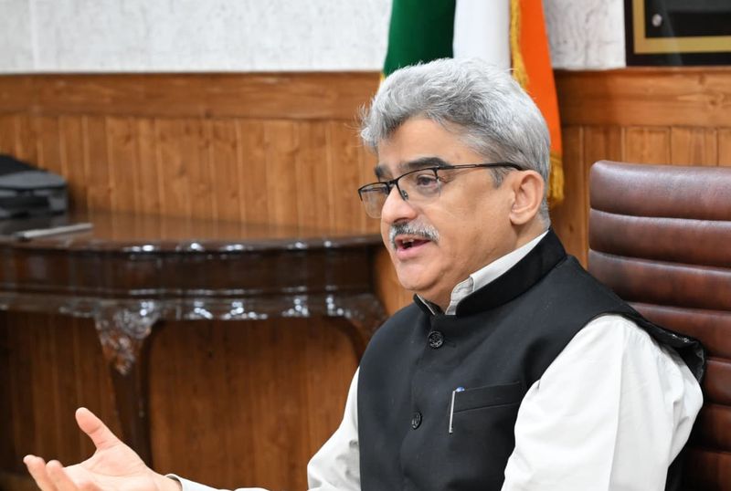 CS Atal Dulloo Reviews Implementation Of Flagship Centrally Sponsored Schemes In J&K